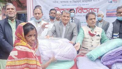 ফটিকছড়িতে বিএইচবিএফসির শীতবস্ত্র বিতরণ