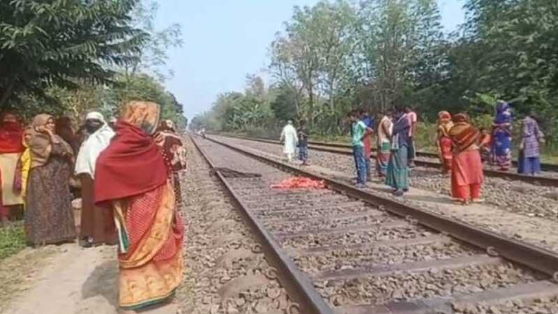 চুয়াডাঙ্গায় ট্রেনে কাটা পড়ে বৃদ্ধা নিহত