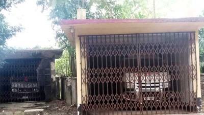 পাঁচ মাস তালাবদ্ধ দুই অ্যাম্বুলেন্স, ভোগান্তি