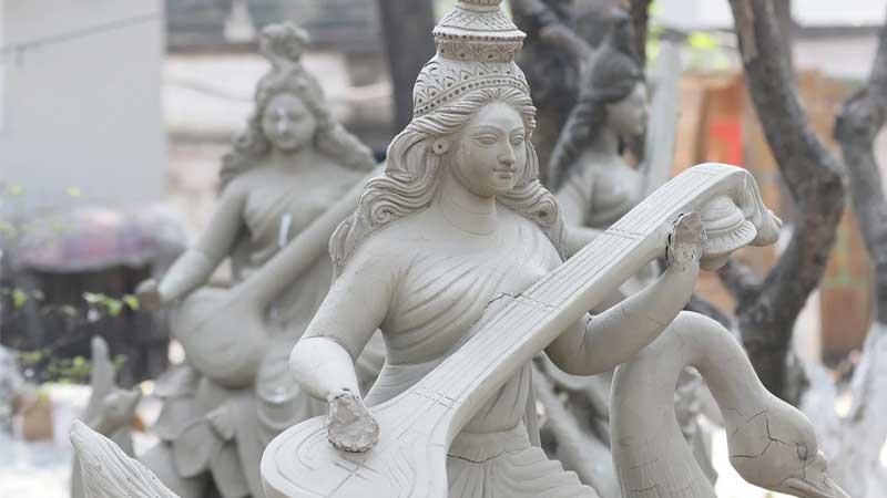 সিরাজগঞ্জে দুশ্চিন্তায় প্রতিমাশিল্পীরা