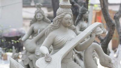 সিরাজগঞ্জে দুশ্চিন্তায় প্রতিমাশিল্পীরা