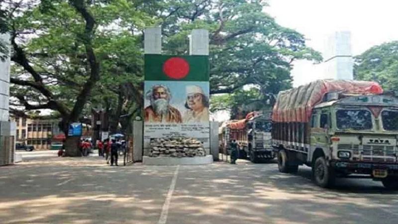 প্রথম দিন প্রায় ৪৫০ ট্রাক পণ্য আমদানি-রফতানি