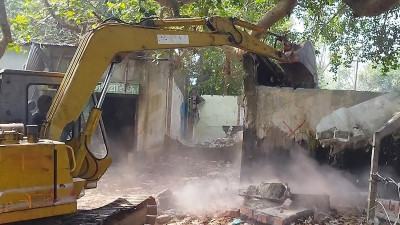 চুয়াডাঙ্গায় রেলের জায়গা থেকে শতাধিক অবৈধ স্থাপনা উচ্ছেদ