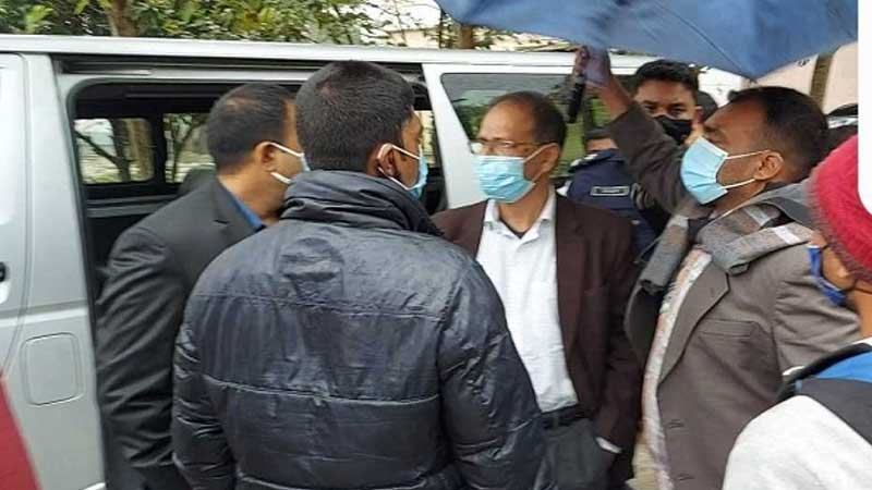৪ ঘণ্টা পর মুক্ত হয়ে ক্যাম্পাস ছাড়লেন পাবিপ্রবি উপাচার্য