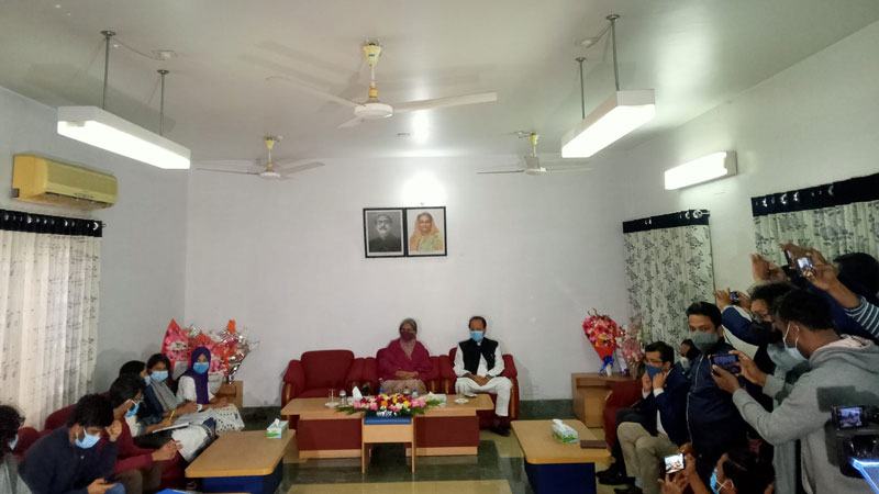 শিক্ষামন্ত্রীর সঙ্গে বৈঠকে শাবিপ্রবির শিক্ষার্থীরা