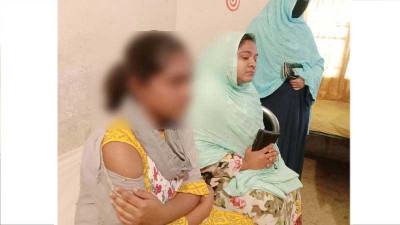 মদনে স্কুলছাত্রীকে একসঙ্গে চার ডোজ টিকা দেয়ার অভিযোগ