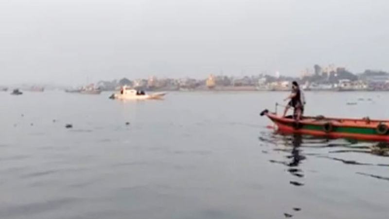 ধলেশ্বরীতে লঞ্চের ধাক্কায় বাল্কহেড ডুবে শ্রমিক নিখোঁজ