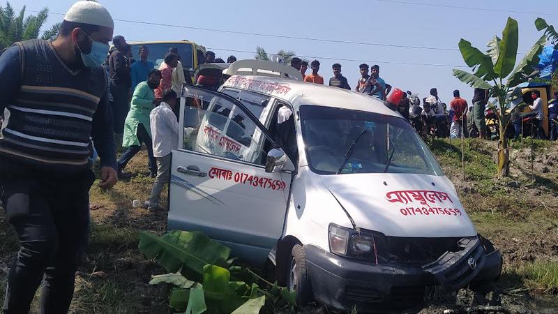 বাগেরহাটে রিকশা-অ্যাম্বুলেন্সে ট্রাকের ধাক্কা, নিহত ২