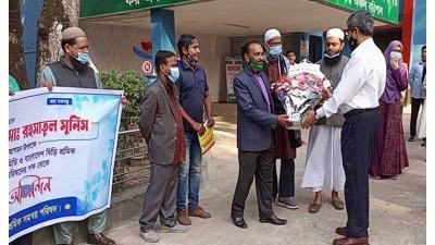 বরিশালে এনবিআর চেয়ারম্যানকে বিড়ি শ্রমিকদের স্মারকলিপি