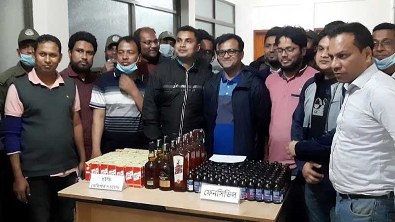 হিলি স্থলবন্দরে পণ্যবোঝাই ট্রাক থেকে মাদকদ্রব্য উদ্ধার