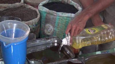 হিলিতে হঠাৎ করেই উধাও বোতলজাত সয়াবিন তেল