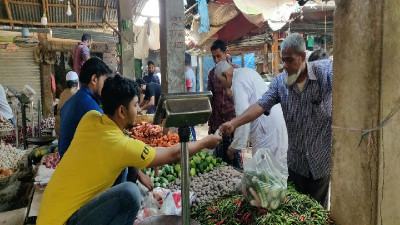 হিলিতে কেজিতে ২০ টাকা বেড়েছে কাঁচা মরিচের দাম