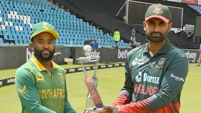 টস জিতে আগে ব্যাটিংয়ে দক্ষিণ আফ্রিকা