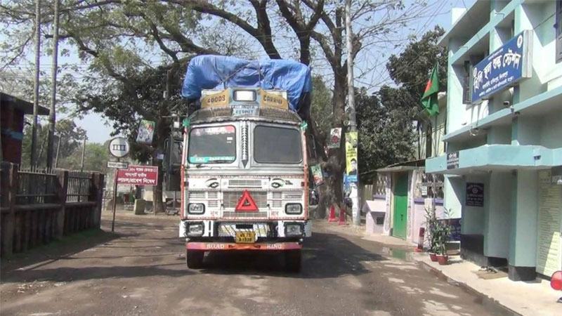 হিলি স্থলবন্দর দিয়ে ছোলা-মসুর ডাল আমদানি শুরু