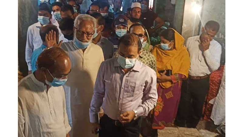 নেত্রকোনায় ব্যবসায়ীদের সতর্ক করলেন জেলা প্রশাসক