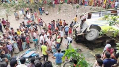 মাগুরায় বাসচাপায় ইজিবাইকচালক ও যাত্রী নিহত