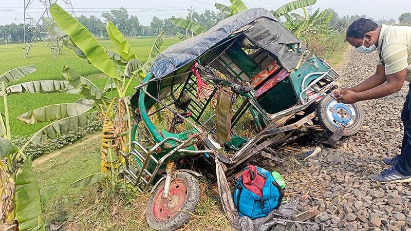 টাঙ্গাইলে ট্রেনের ধাক্কায় প্রাণ গেল একই পরিবারের তিনজনের