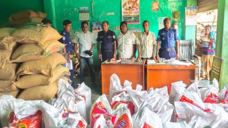 রাজশাহীতে দুই ব্যবসায়ীর গুদামে ৬৬৭ বস্তা সরকারি চাল