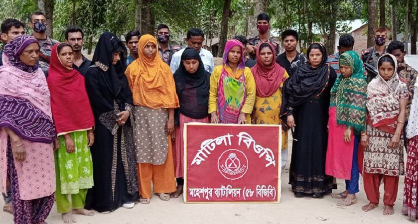 মহেশপুর সীমান্তে নারী-শিশুসহ গ্রেফতার ৪৪