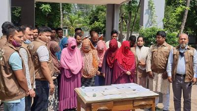 লক্ষ্মীপুরে জালিয়াত চক্রের ১৩ সদস্য আটক