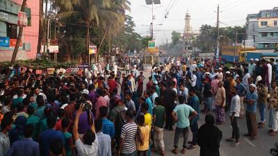 পাল্টাপাল্টি সড়ক অবরোধে জনদুর্ভোগ