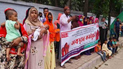 কাজে যোগদান ও বকেয়া বেতনের দাবি শ্রমিকদের