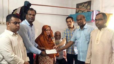 হিমেলের মাকে ৫ লাখ টাকা ও ঈদ উপহার রাবি প্রশাসনের