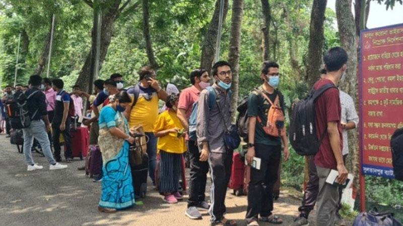 আখাউড়া স্থলবন্দর দিয়ে এপার-ওপার হয়েছেন ১০৯৮ জন যাত্রী