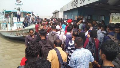 পাটুরিয়ায় যাত্রীদের চাপ কমাতে ফেরি বেড়ে ২১টি