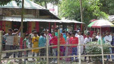 হিলি চেকপোস্টে দুই বাংলার মানুষের মিলনমেলা