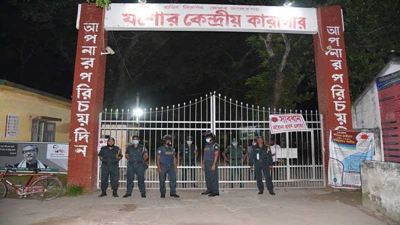 যশোর কেন্দ্রীয় কারাগারে বন্দিদের অন্য রকম ঈদ