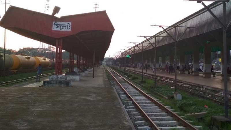সিলেট রুটে দুই ট্রেনের ইঞ্জিন বিকল, যাত্রীদের দুর্ভোগ