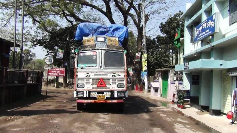 হিলি স্থলবন্দরে ১০ মাসে রাজস্ব ঘাটতি সাড়ে ২৮ কোটি টাকা