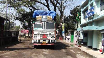 হিলি স্থলবন্দরে ১০ মাসে রাজস্ব ঘাটতি সাড়ে ২৮ কোটি টাকা