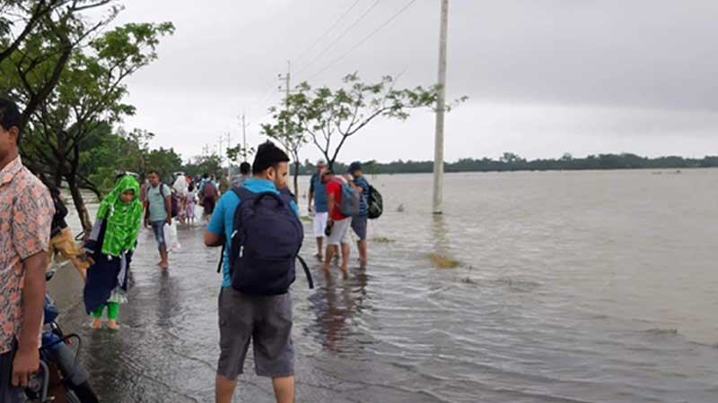 যাদুকাটার পানি বেড়ে সুনামগঞ্জ-তাহিরপুর সড়ক যোগাযোগ বিচ্ছিন্ন