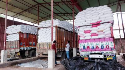 ভারতের গম রফতানি বন্ধে দাম বাড়ার শঙ্কা হিলির ব্যবসায়ীদের
