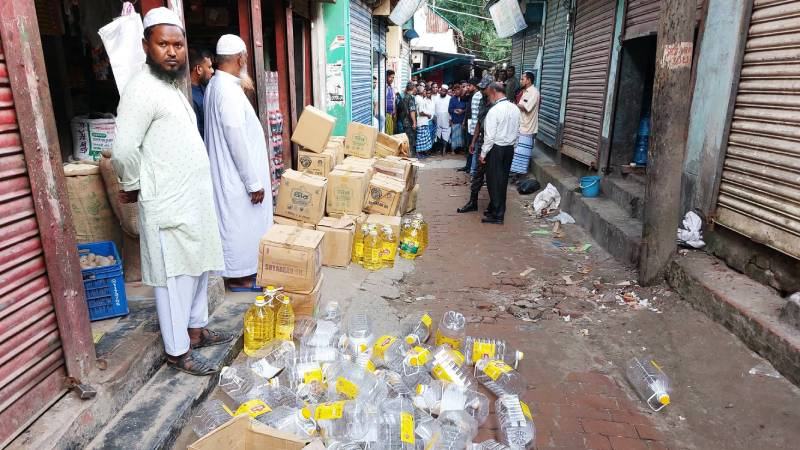 মানিকগঞ্জে জব্দ ১০ হাজার লিটার তেল, দেড় লাখ টাকা জরিমানা