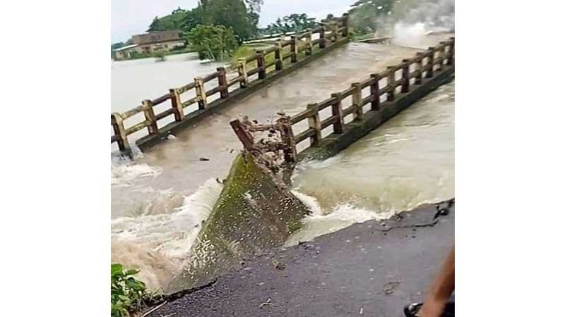 সুনামগঞ্জে বন্যা পরিস্থিতির অবনতি, ধসে পড়েছে সেতু