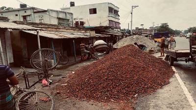 অধিগ্রহণে বেশি টাকা পেতে গড়ে উঠছে বহুতল ভবন