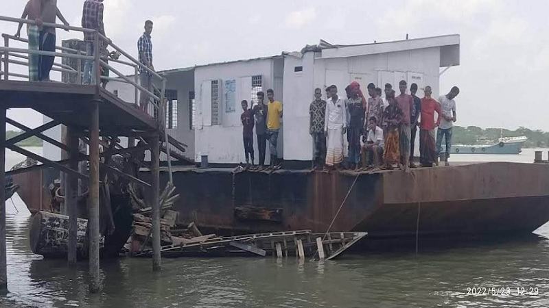 মোংলায় কার্গোর ধাক্কায় নৌকার মাঝির মৃত্যু, আটক ১১
