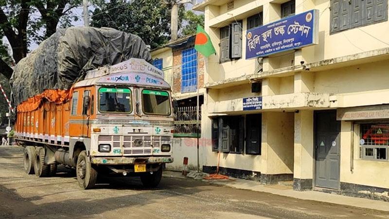 হিলি স্থলবন্দরে গমের দাম কমেছে কেজিতে ৩ টাকা