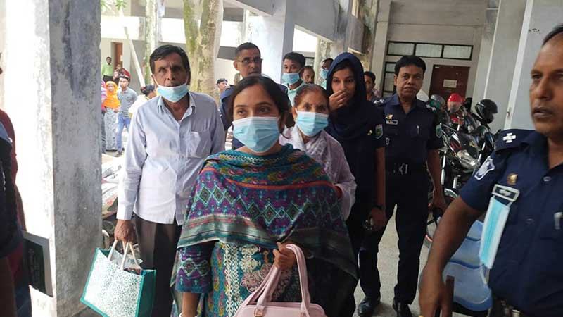 নাটোরে আইনজীবীর মামলায় চিকিৎসকসহ গ্রেফতার ৩