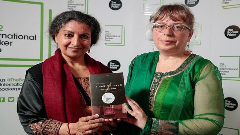 আন্তর্জাতিক বুকার পুরস্কার জিতলেন গীতাঞ্জলি শ্রী