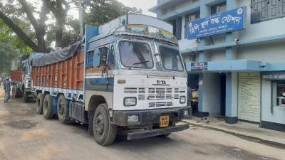 অবশেষে হিলি স্থলবন্দর দিয়ে গম আমদানি শুরু