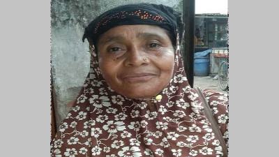 জনপ্রতিনিধি হয়েও থালাবাসন ধোয়ার কাজ করেন খোদেজা