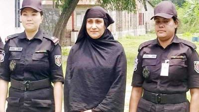 নরসিংদী রেলস্টেশনে তরুণীকে হেনস্থাকারী নারী গ্রেফতার