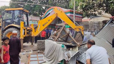 সোনারগাঁওয়ে শতাধিক অবৈধ স্থাপনা উচ্ছেদ