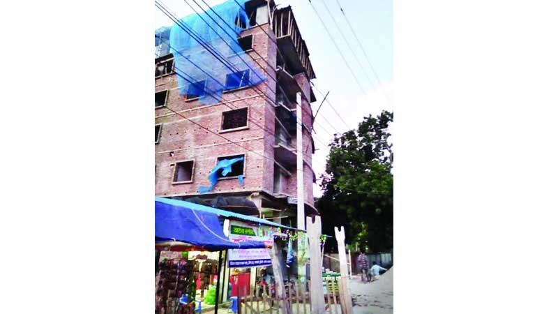 আলমডাঙ্গায় বহুতল ভবন নির্মাণে বিধিমালা লঙ্ঘনের অভিযোগ