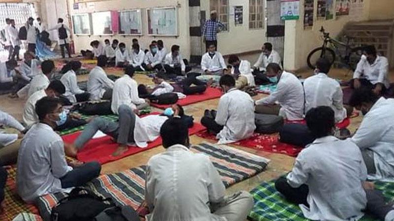 হল সংস্কারের দাবিতে ওসমানী মেডিকেলের শিক্ষার্থীদের বিক্ষোভ