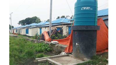 সুপেয় পানির সংকটে বাসিন্দাদের দুর্ভোগ